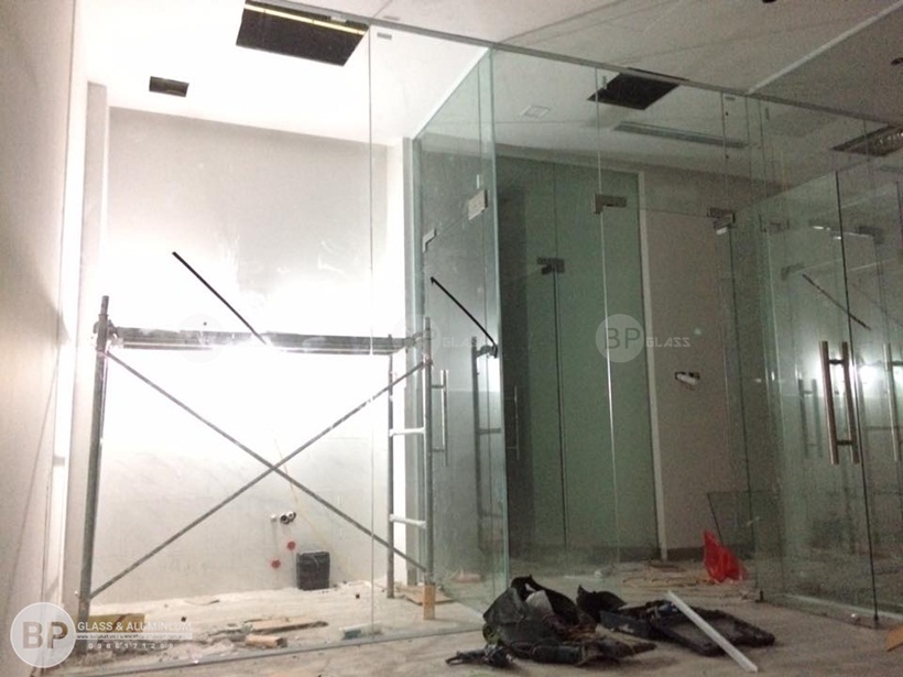 Thi công vách kính cường lực nhà anh Ngọc 30 Triệu Việt Vương buiphat.vn 